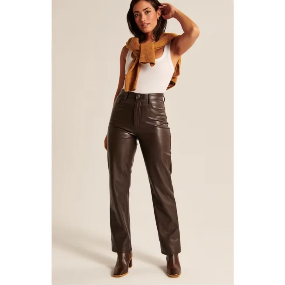 Abercrombie & Fitch The 90s Straight Ultra High Rise Faux Leather Pants - Picture 3 of 7